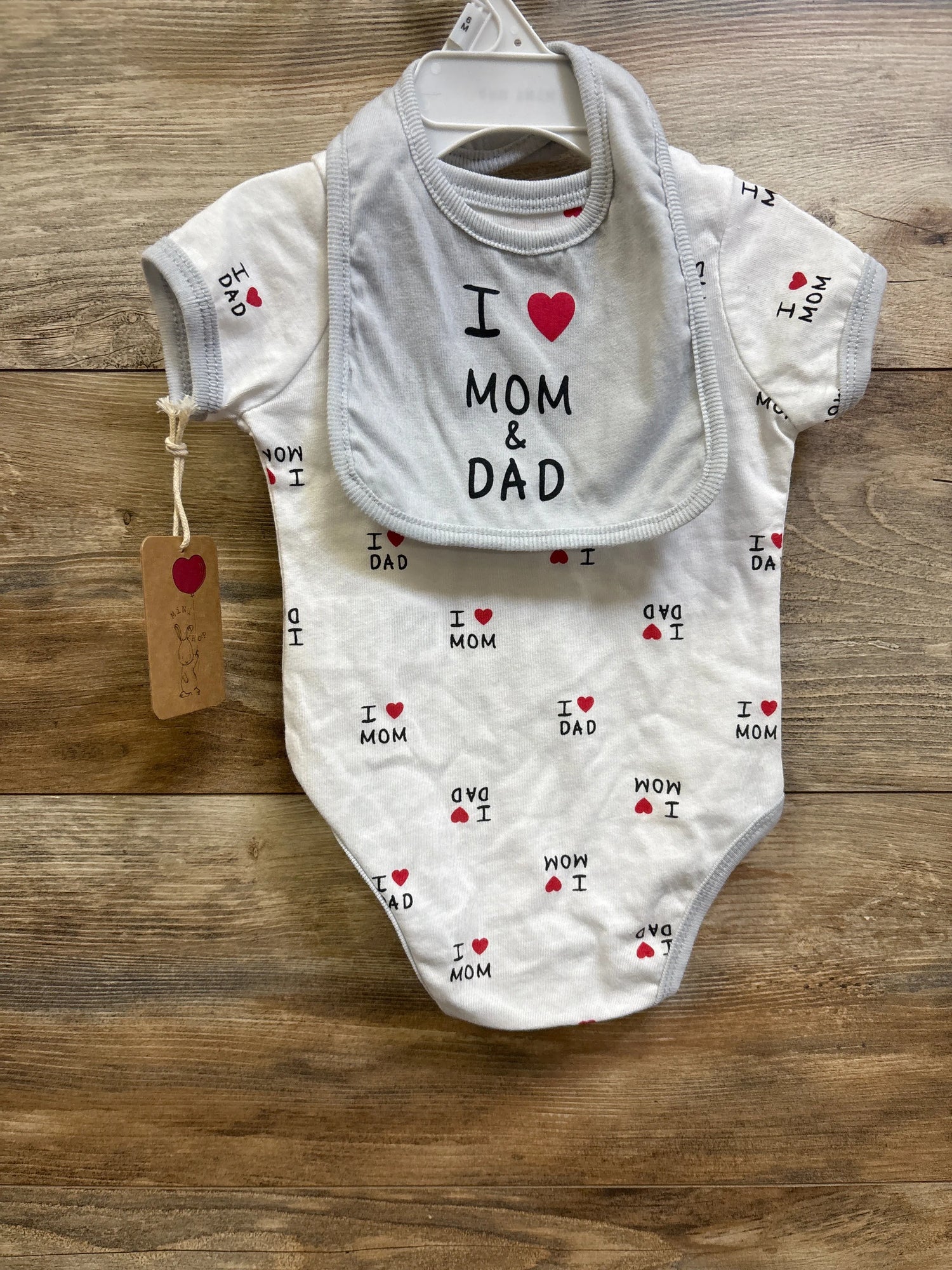 NEW Mini Hop 2pc I Love My Mom & Dad Bodysuit & Bib Set White sz 6m
