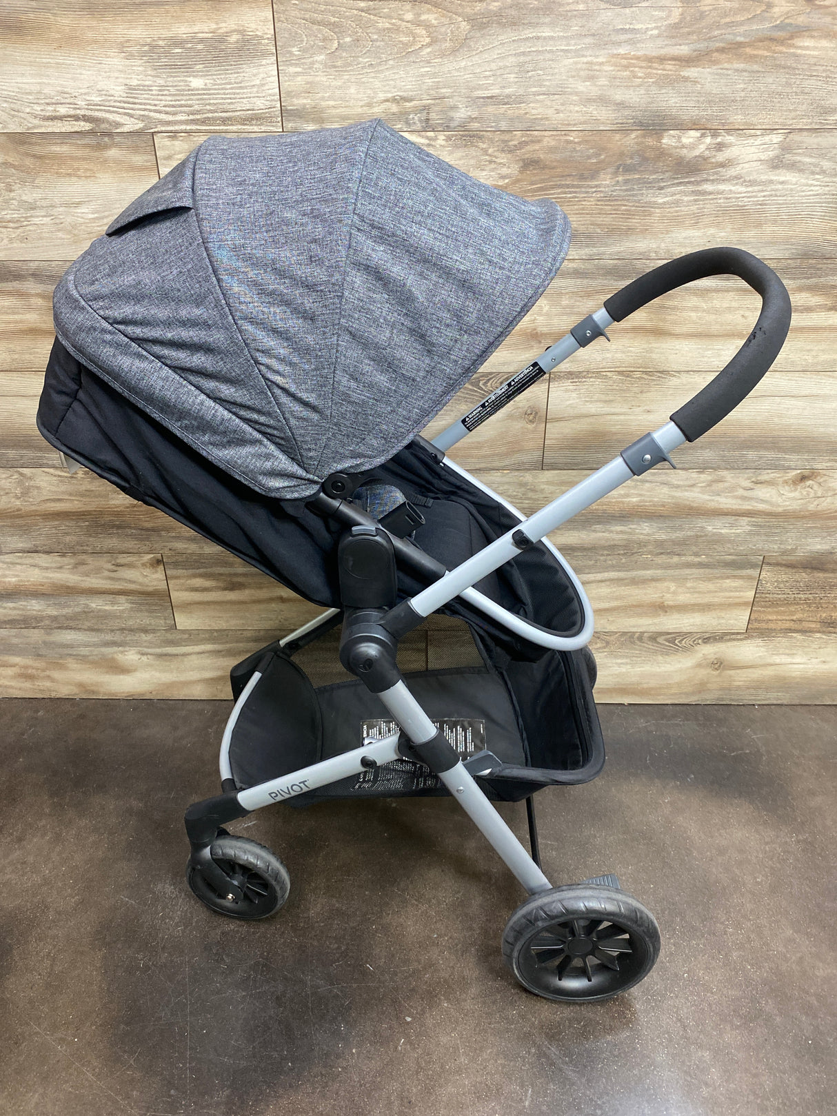 Evenflo Pivot Black Stroller