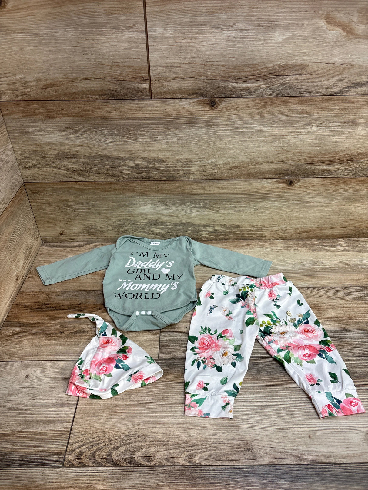 3pc Long Sleeve Bodysuit & Floral Bottoms Set Green sz 0-3m