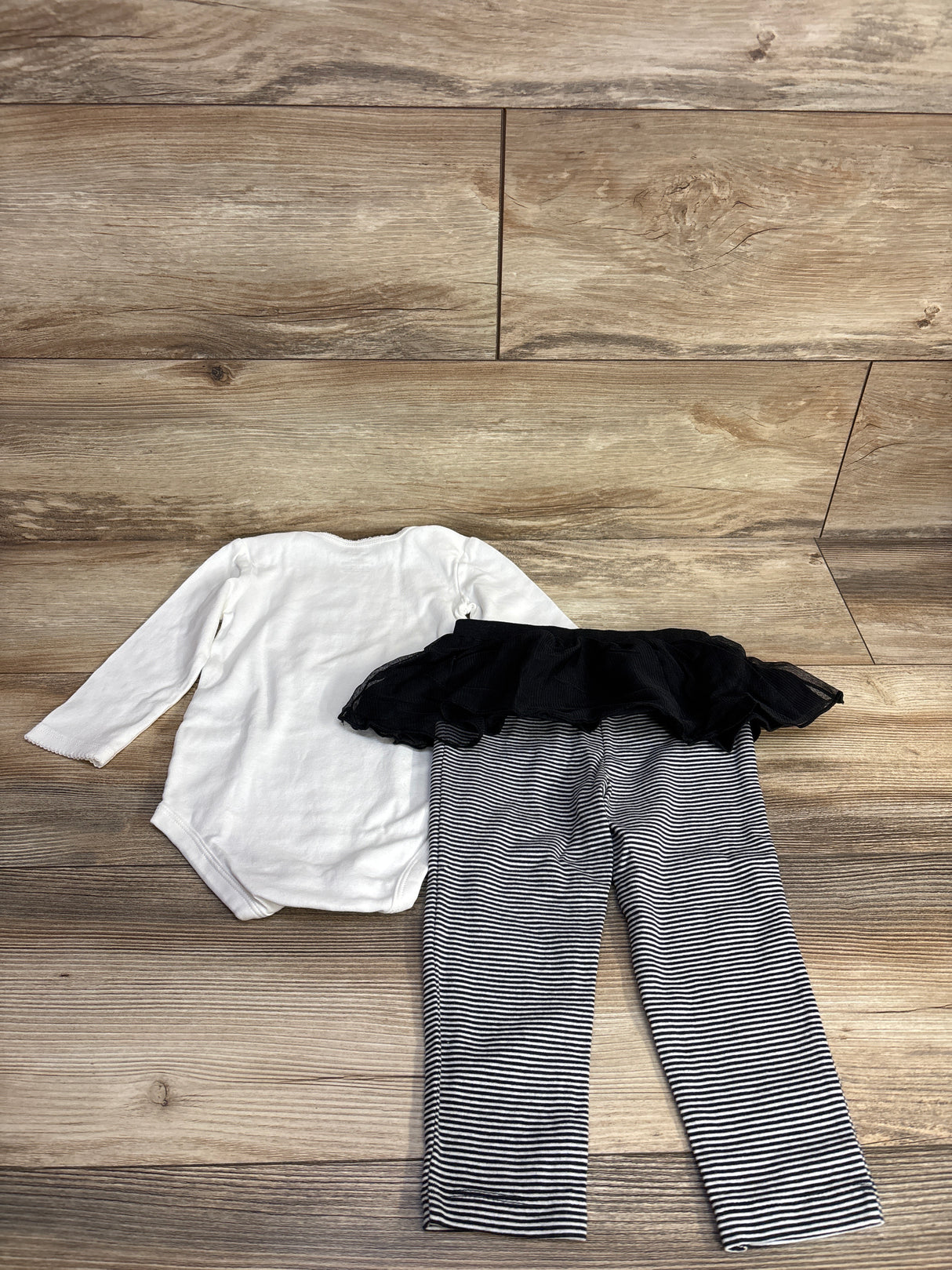 Carter's 2pc Scary Cute Bodysuit & Skeggings Set White sz 18m
