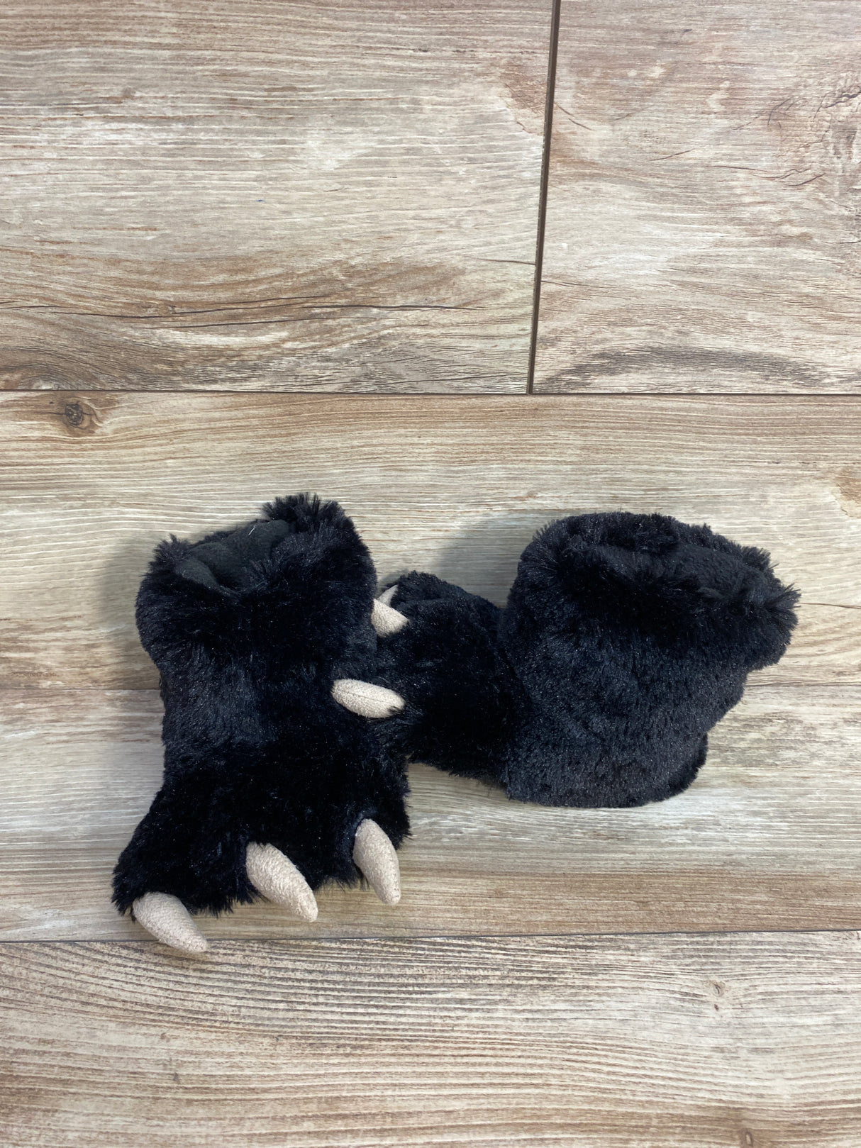 Lazy One Animal Claw Slippers Black sz 5-8c