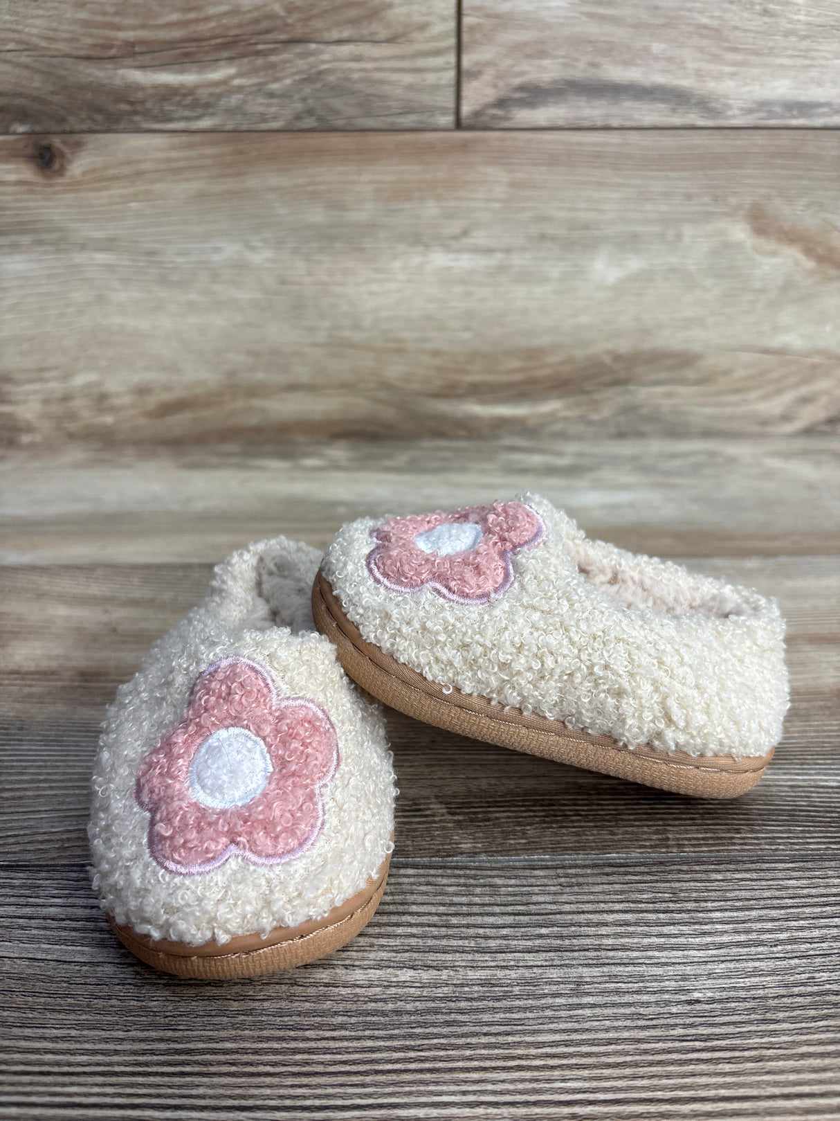Capelli Sherpa Heart Slippers Beige sz 4-5c