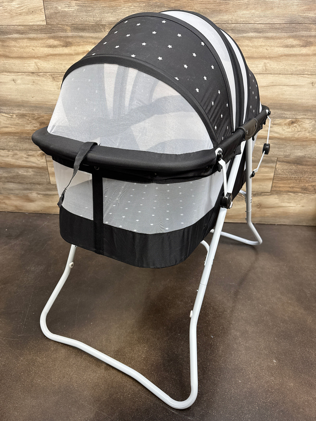 Dream On Me Karley Bassinet - Star Print Black