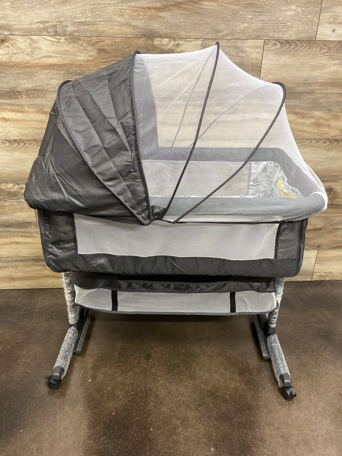 NEW Yandaqe 3-in-1 Convertible Bassinet Grey