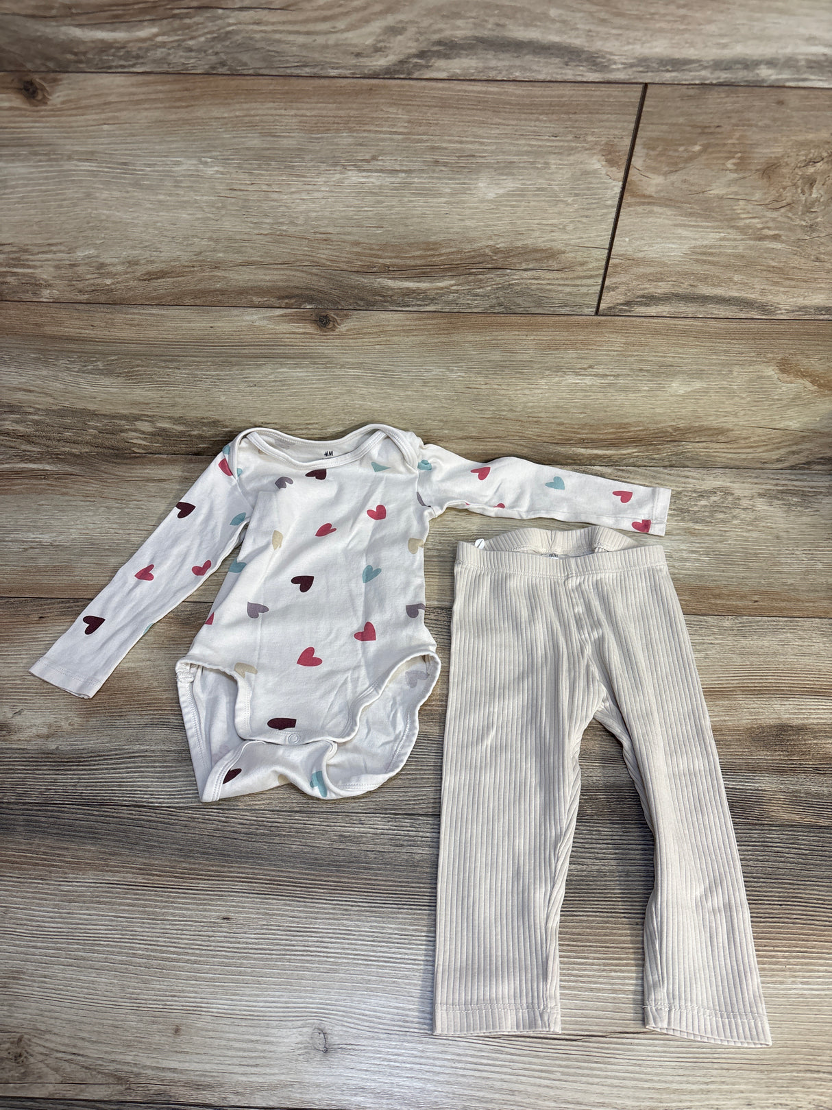 H&M Organic 2pc Heart Print Bodysuit & Ribbed Pants Set Ivory sz 18m