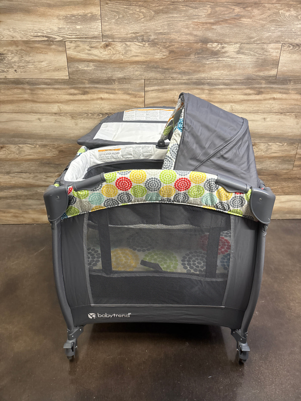Baby Trend Lil Snooze Playard Deluxe II Nursery Center in Funfetti