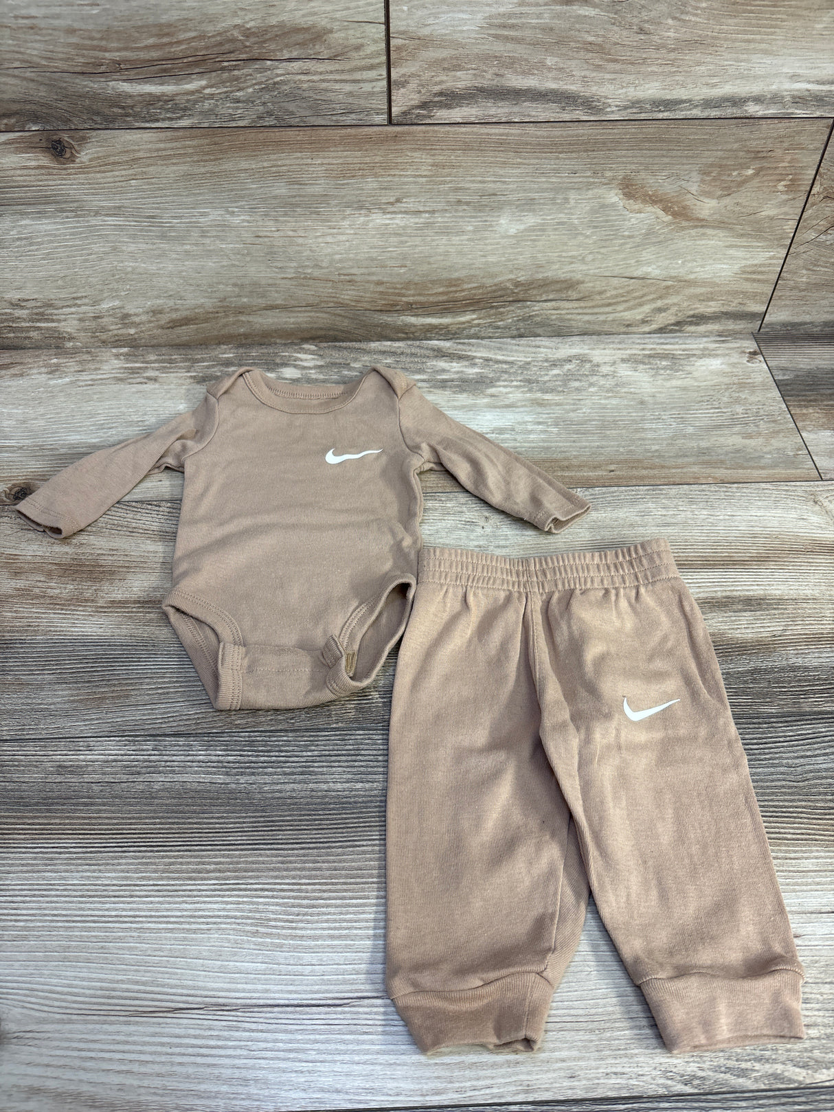 Nike 2pc Bodysuit & Pants Set Tan sz 3m