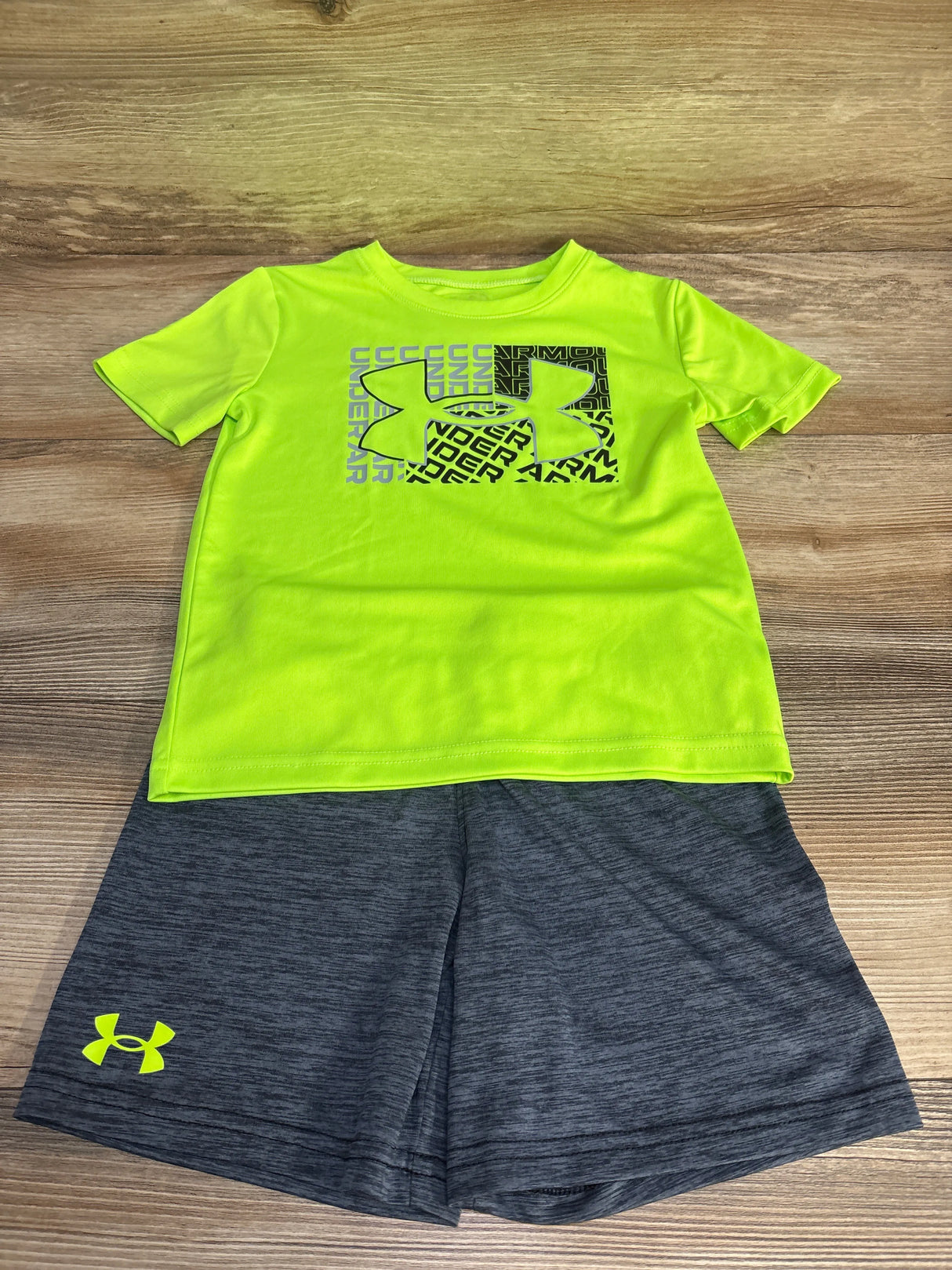 Under Armour 2pc Active Shirt & Shorts Set Green sz 4T