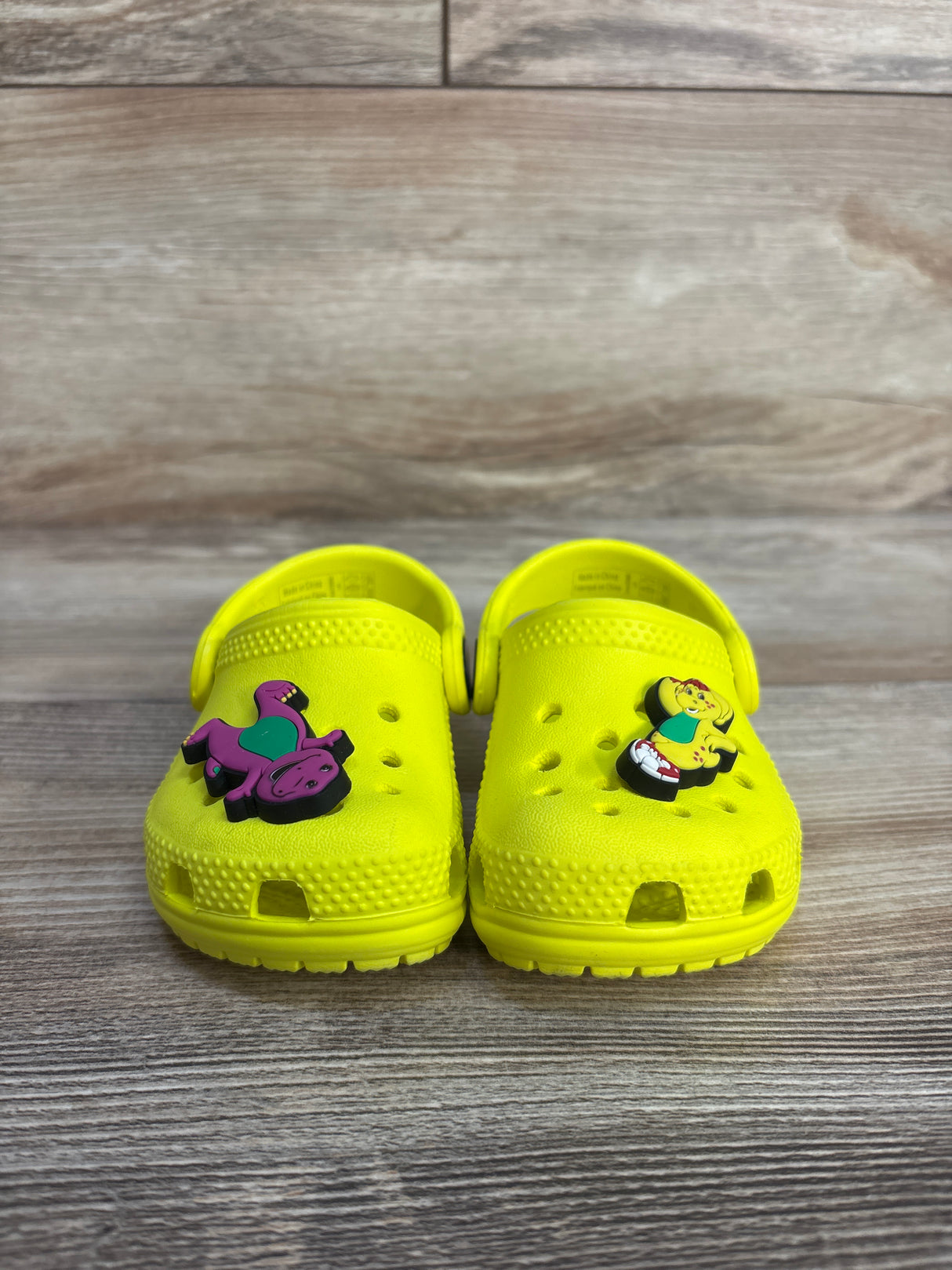 Crocs Classic Clogs w/ Barney Jibbitz Yellow sz 4c
