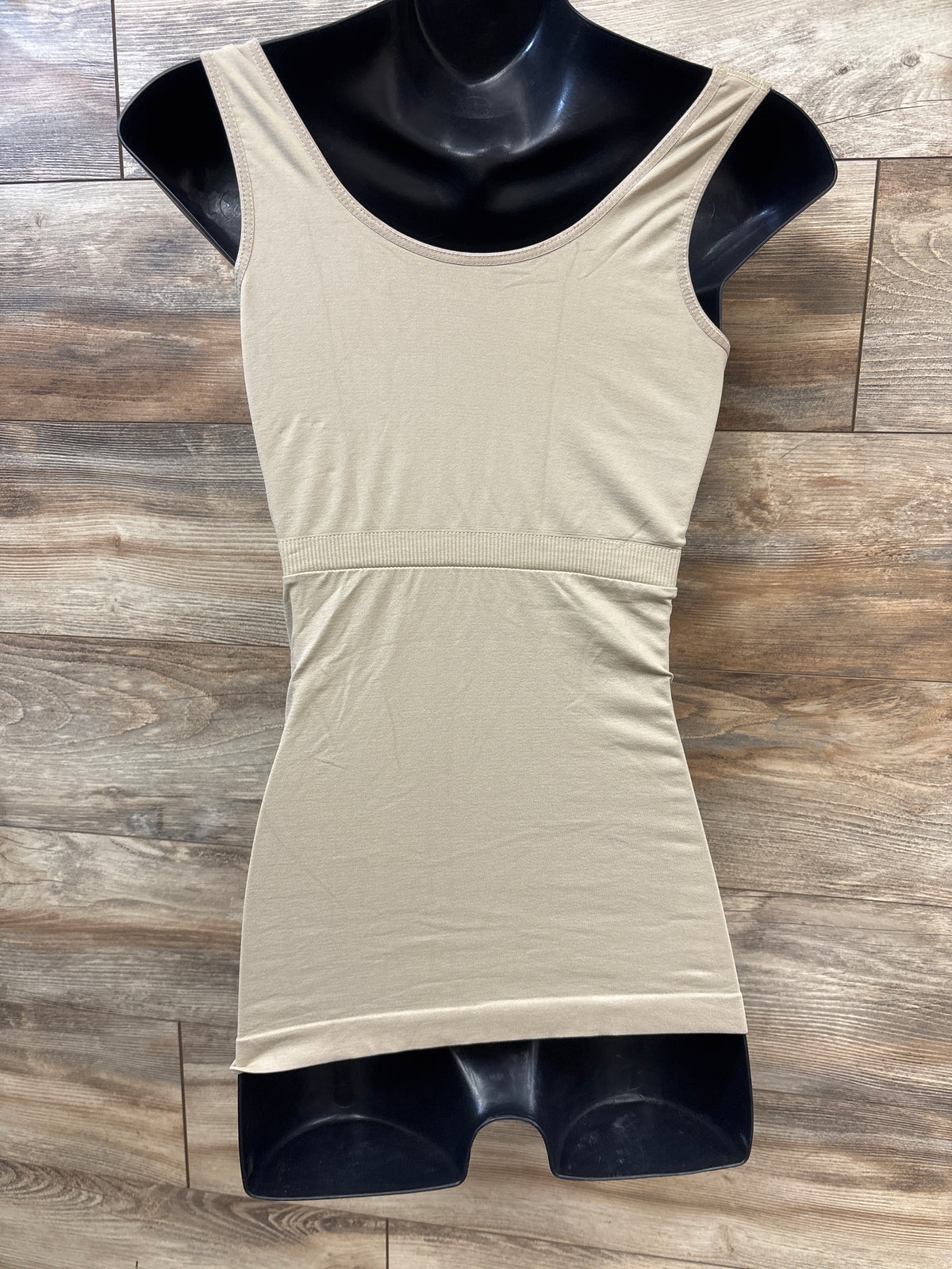 Ingrid & Isabel Seamless Crossover Nursing Tank Top Beige sz Large