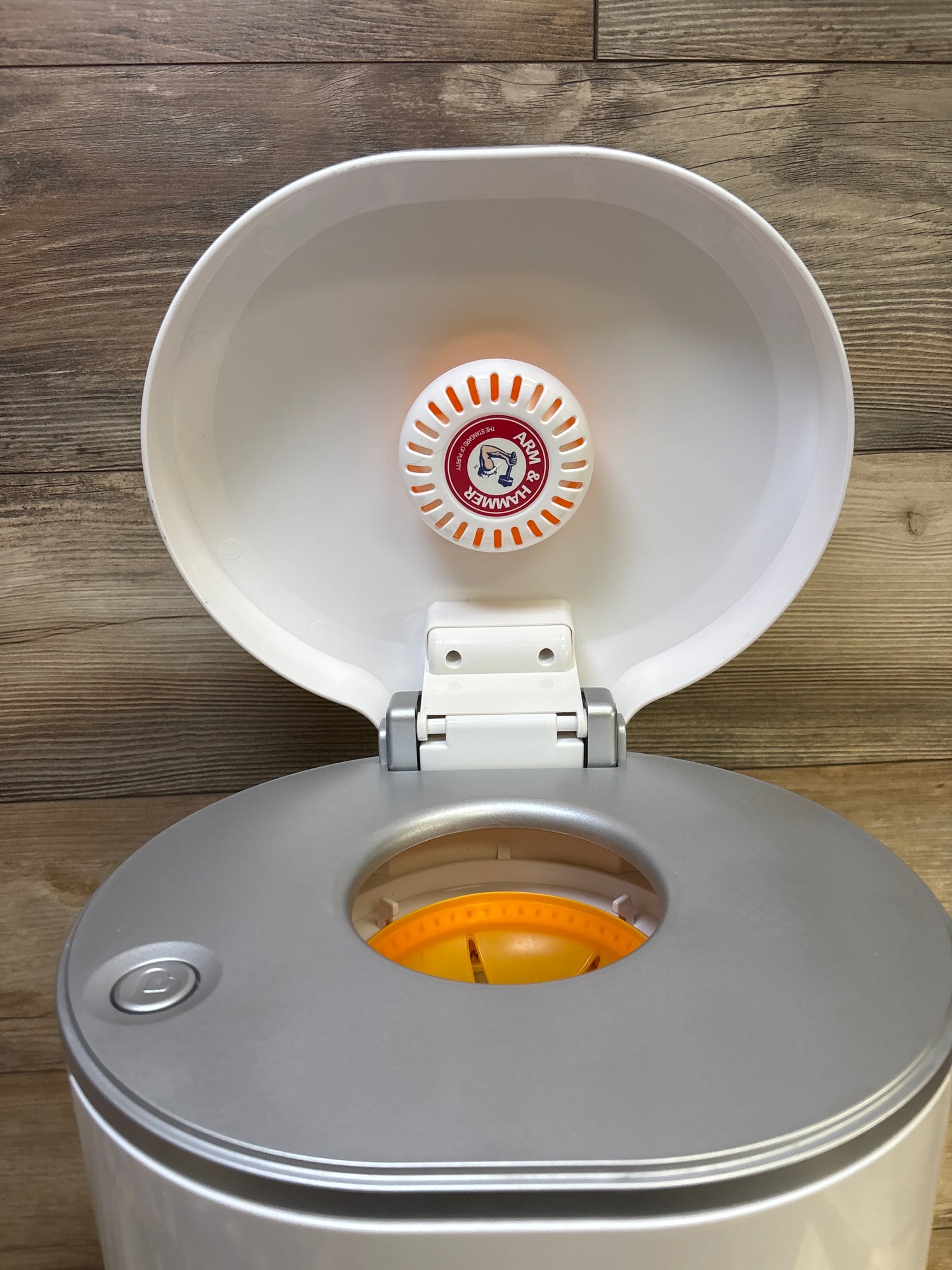 Munchkin STEP Diaper Pail, Powered by Arm & Hammer