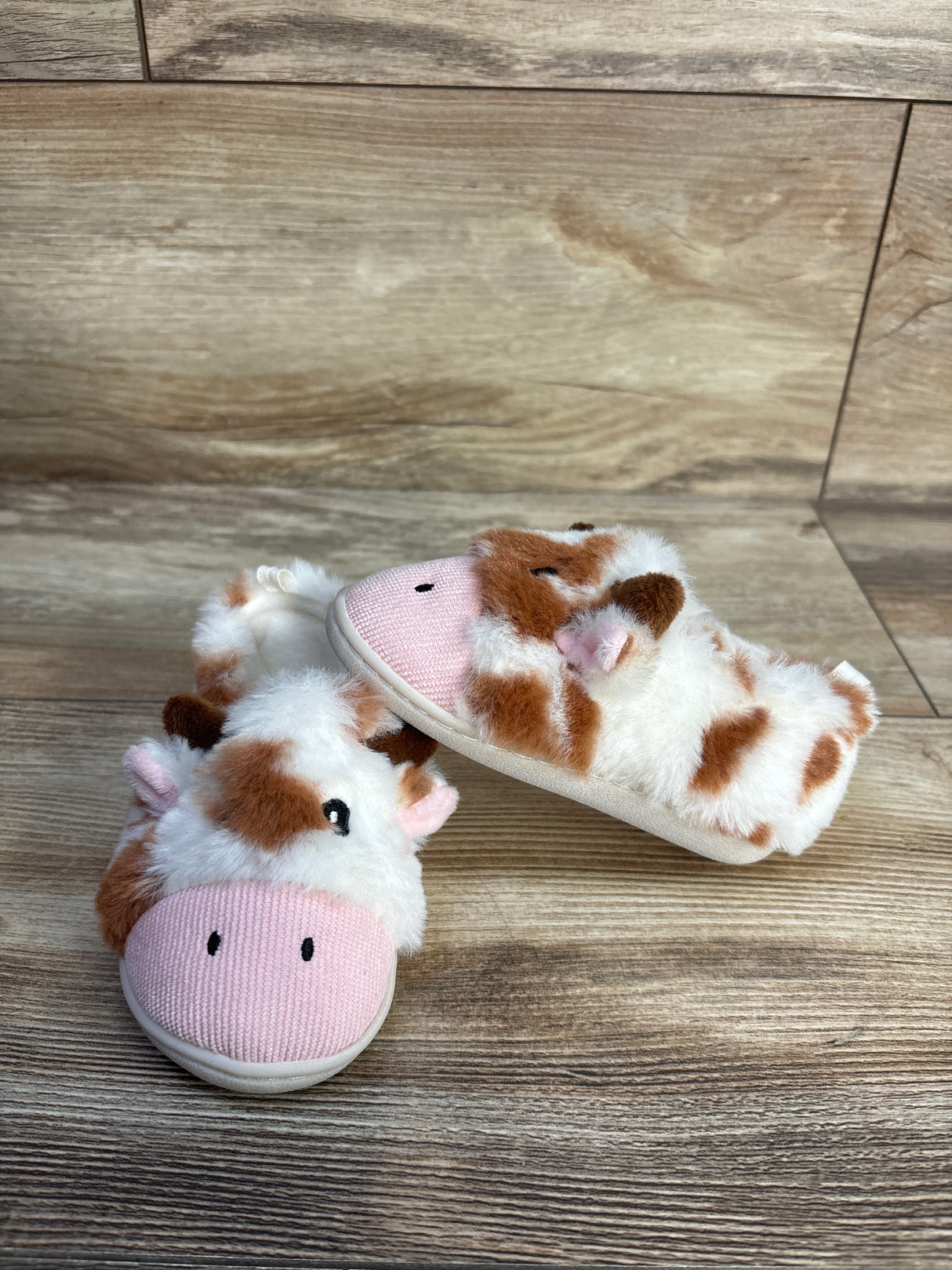 Wonder Nation Fuzzy Cow Slippers White sz 6c