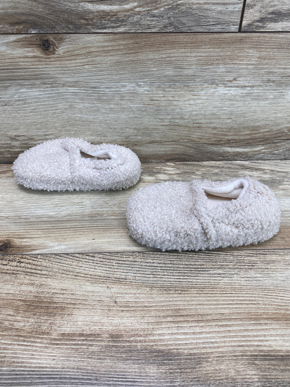 NWoT Little Kid Fuzzy Memory Foam Slip Resistant Slippers Beige Sz 8c