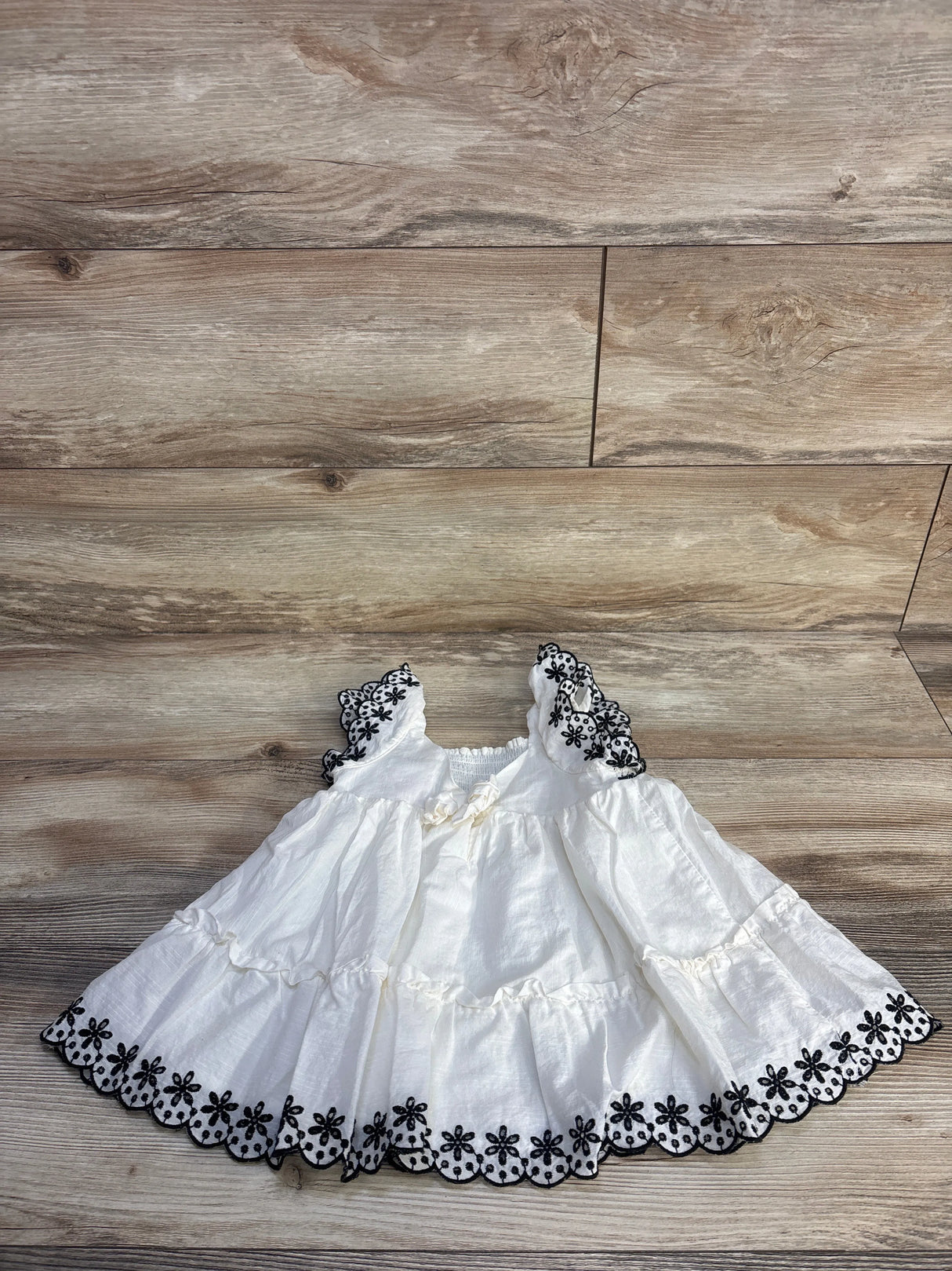 Max Studio Embroidered Smocked Tunic Ivory sz 2T