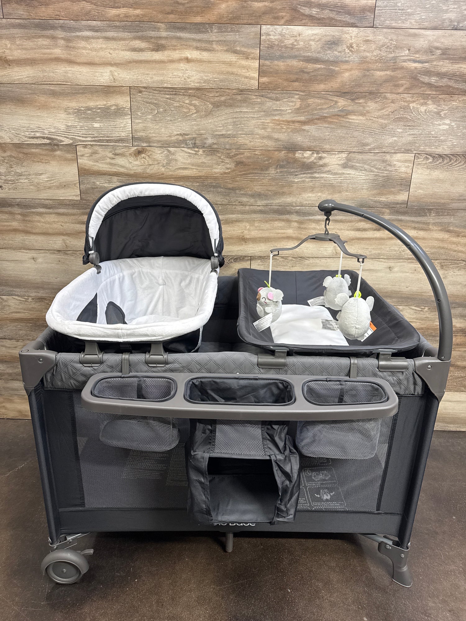 Pamo Babe 4-in-1 Baby Playard with Bassinet & Changing Table