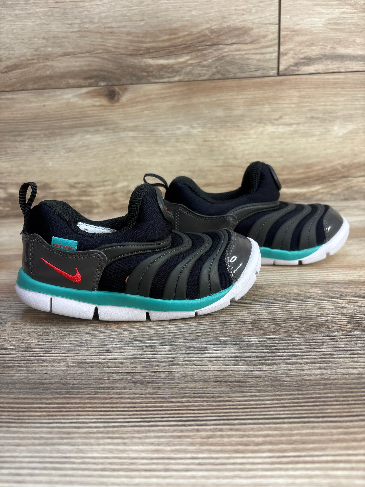 Nike Dynamo Free PS 'Black Siren Red' Sneakers sz 10c - Me n Mommy To Be