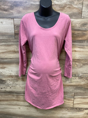 Front view of pink Old Navy maternity bodycon dress with side ruching and scoop neckline on black mannequin, wood background