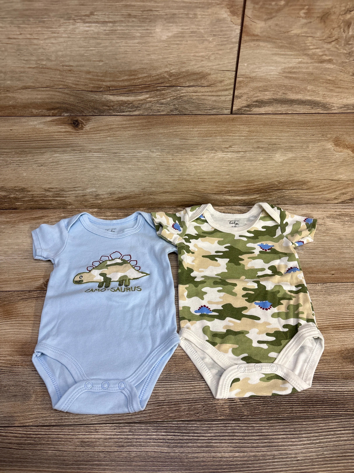 Mon Cheri Baby 2pk Camo Dinosaur Bodysuits sz 0-3m