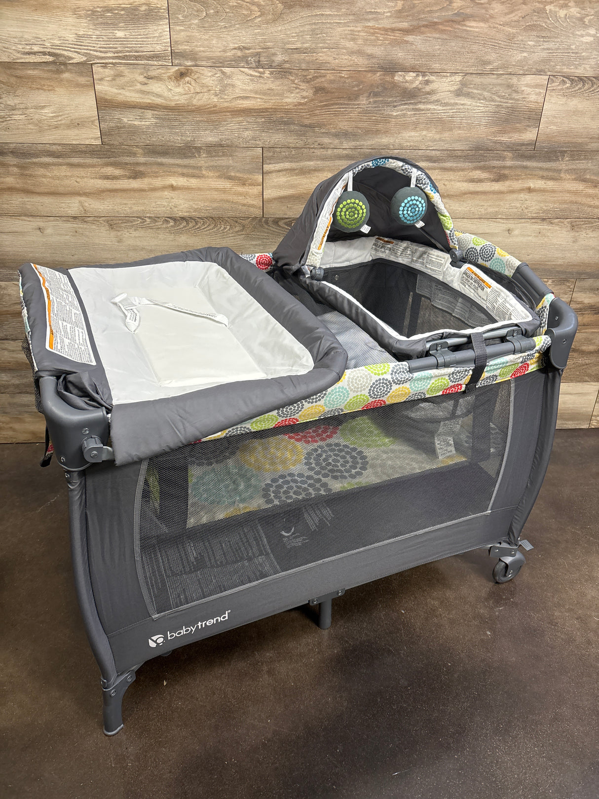 Baby Trend Lil Snooze Playard Deluxe II Nursery Center in Funfetti