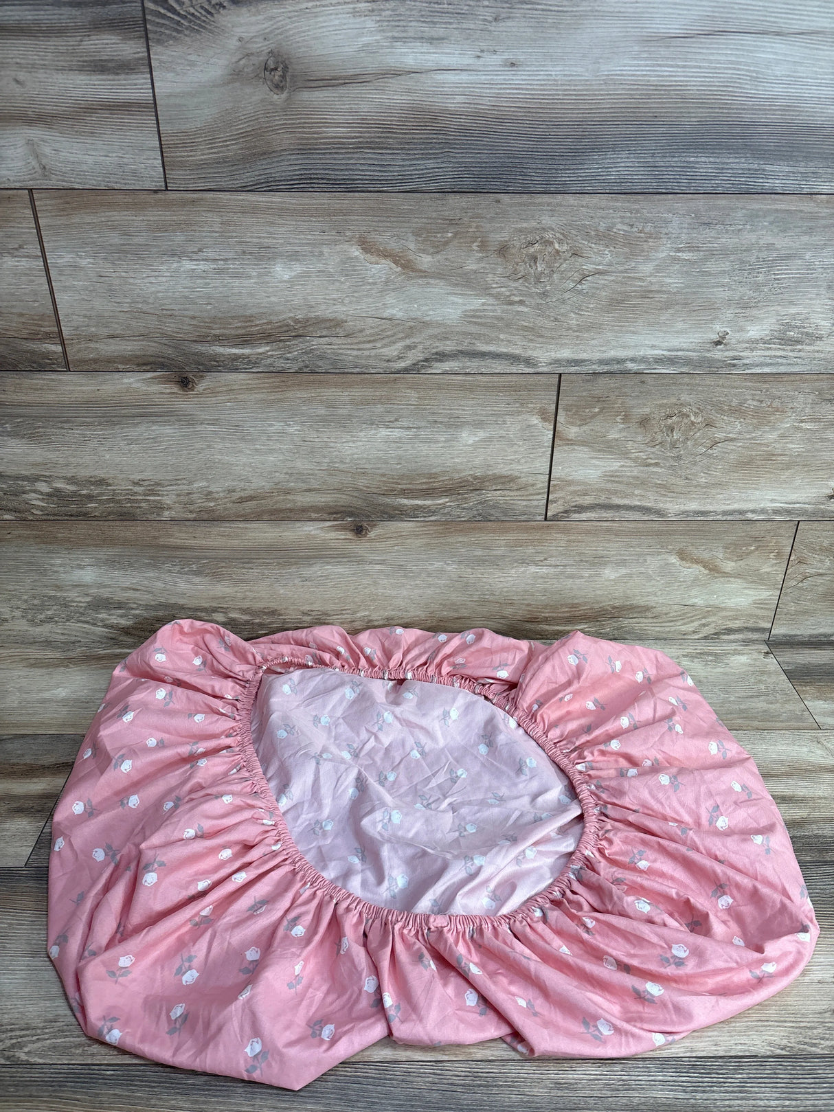 The Peanutshell Fitted Bassinet Sheet Pink