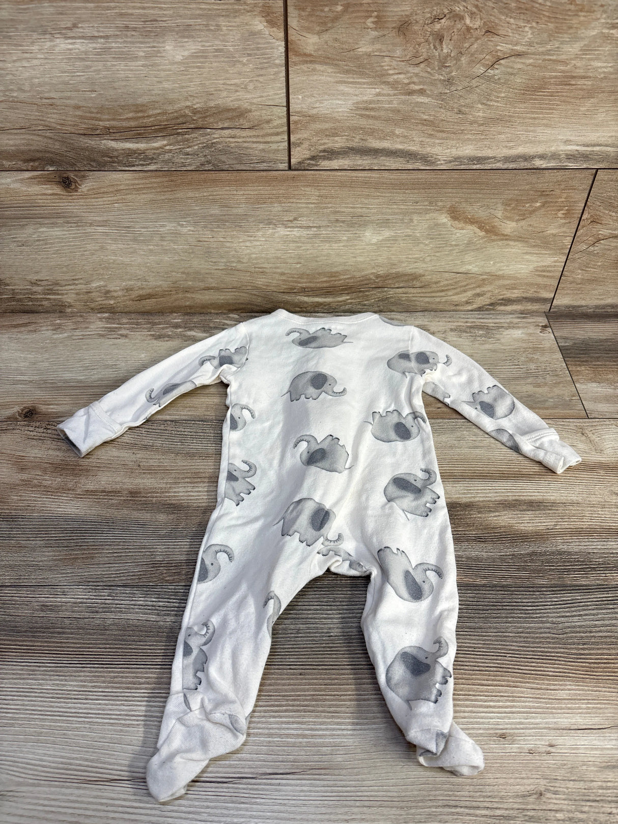 Old Navy Elephant Print Sleeper White sz 6-9m - Me n Mommy To Be