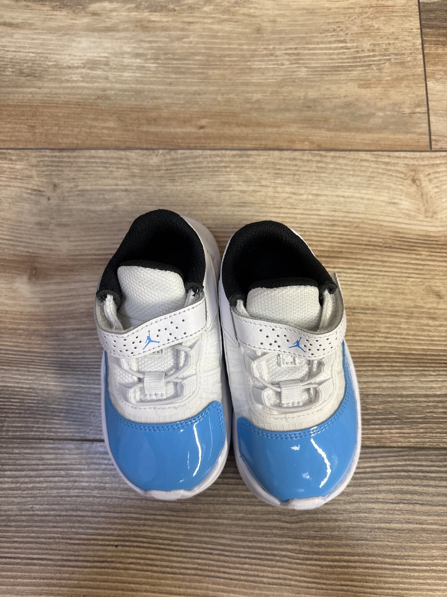 Air Jordan 11 CMFT Low TD 'UNC' Sneakers sz 6c