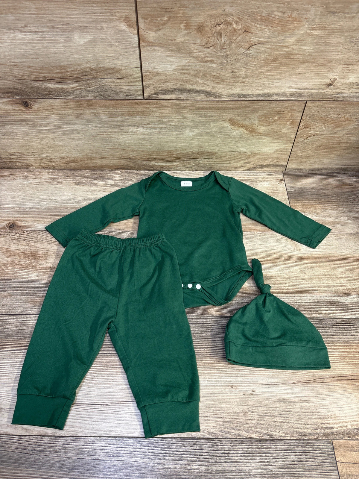 3pc Bodysuit, Pants, & Hat Set Green sz 0-3m