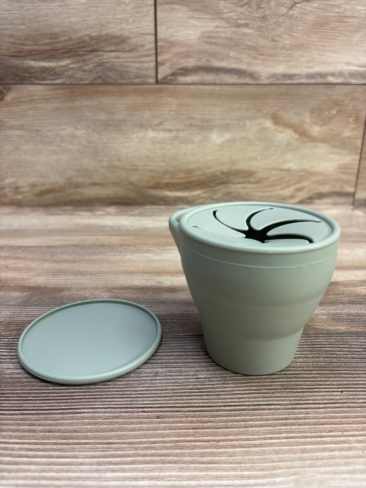 Pretty Please Teethers Silicone Collapsible Snack Cup Green