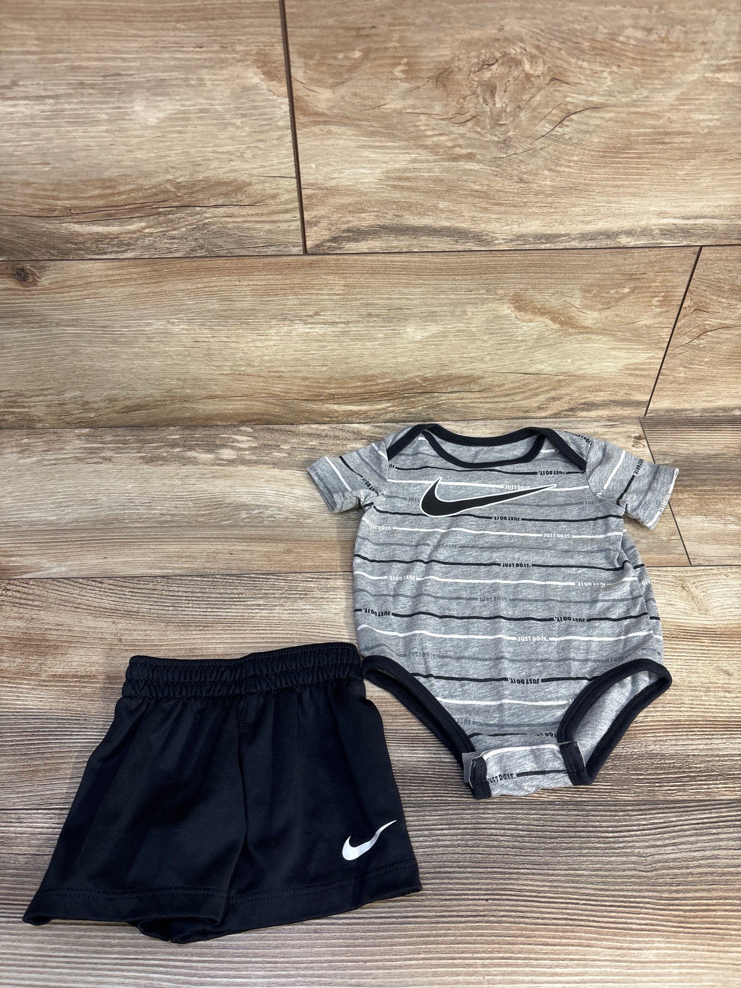 Nike 2pc Bodysuit & Shorts Set Grey sz 6m