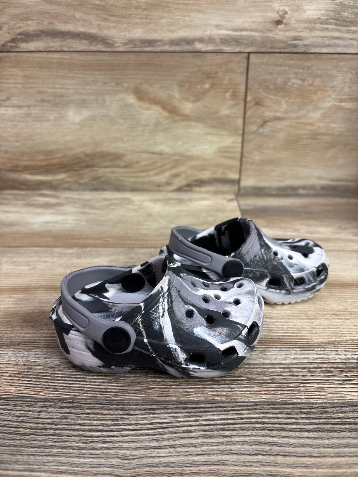 Marbled Clogs Black/White sz 5c