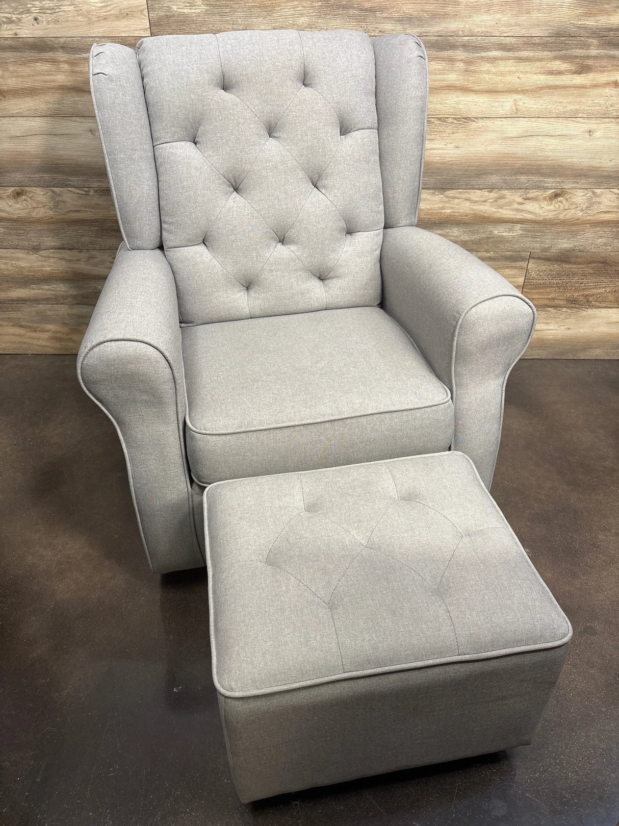 Delta Children Emma Nursery Glider Swivel Rocker Chair + Diamond Tufted Ottoman Grey