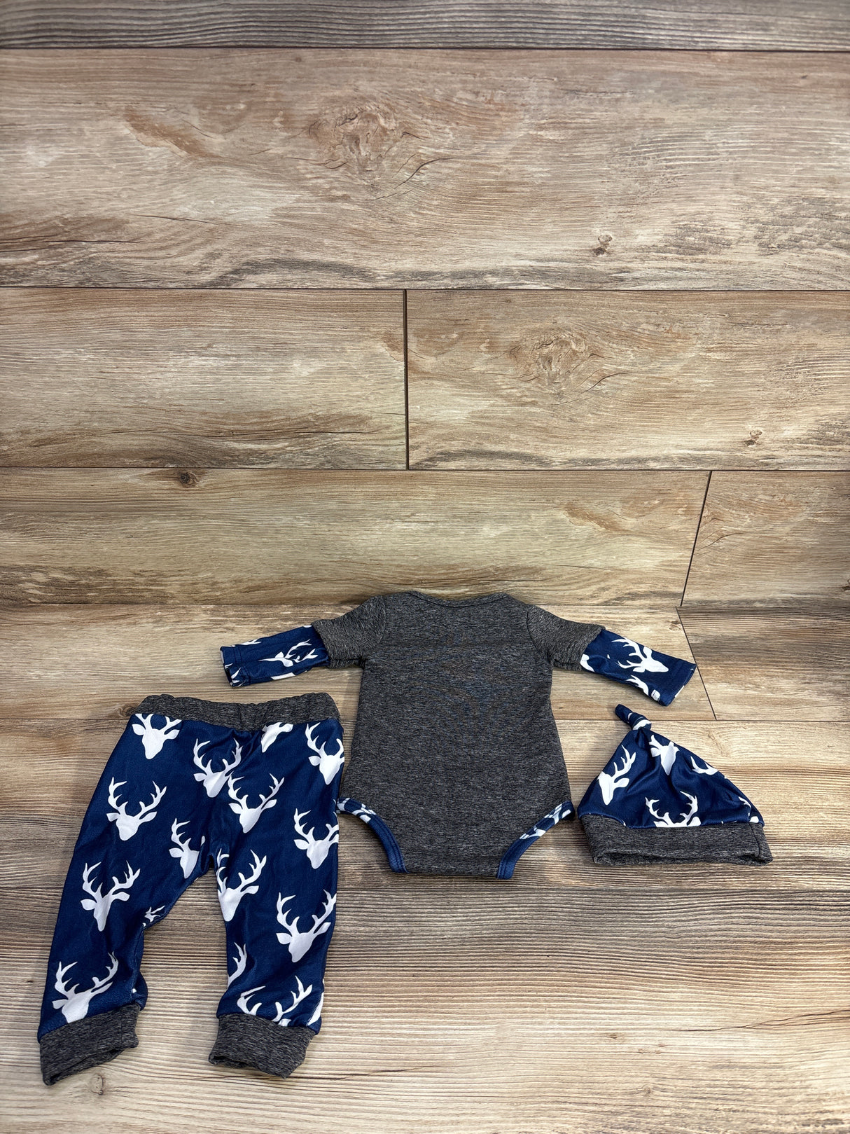 3pc Elk Bodysuit & Bottoms Set Grey sz 3-6m