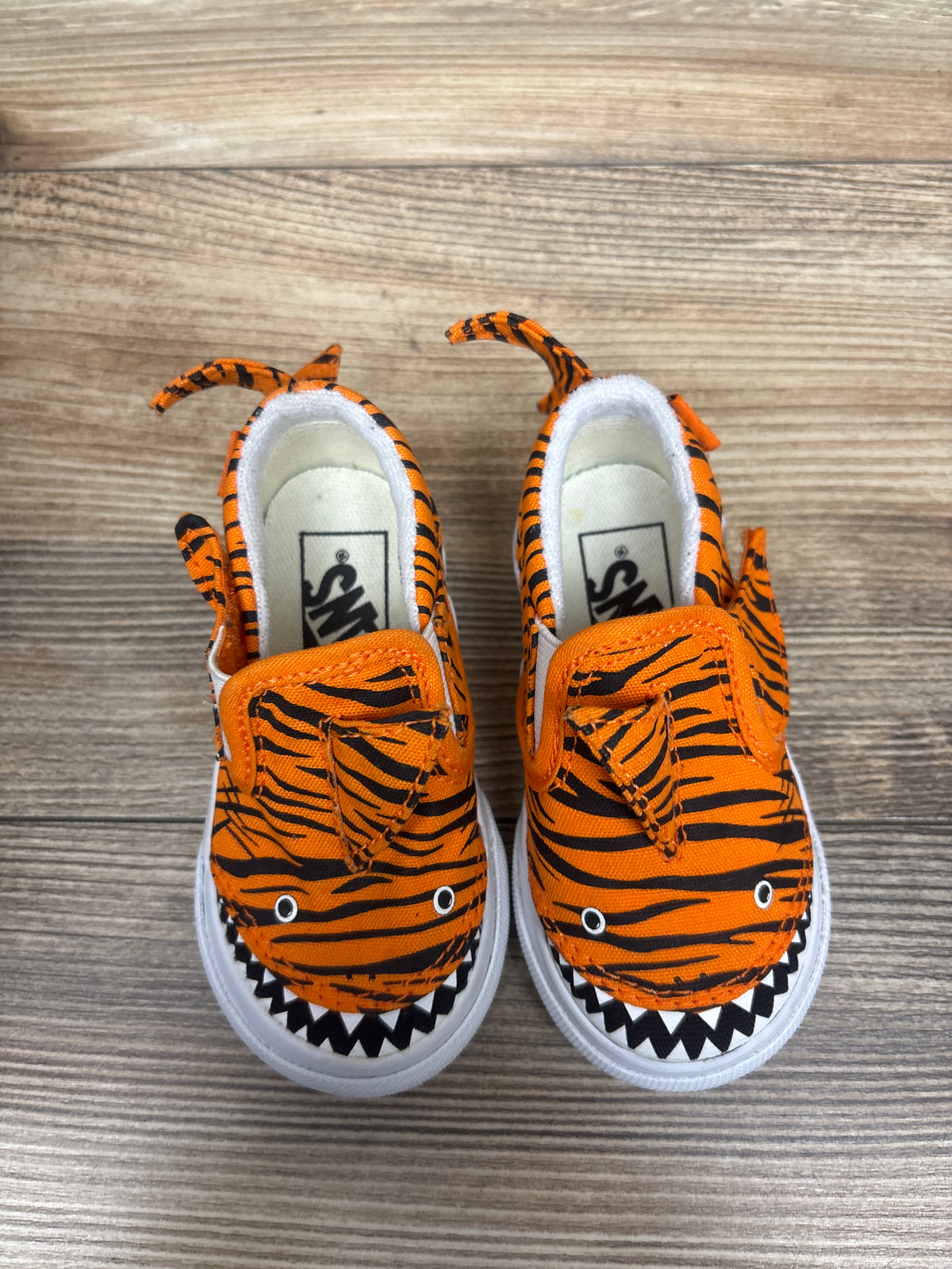 Vans Slip-On V Shark Orange Sneakers sz 5c