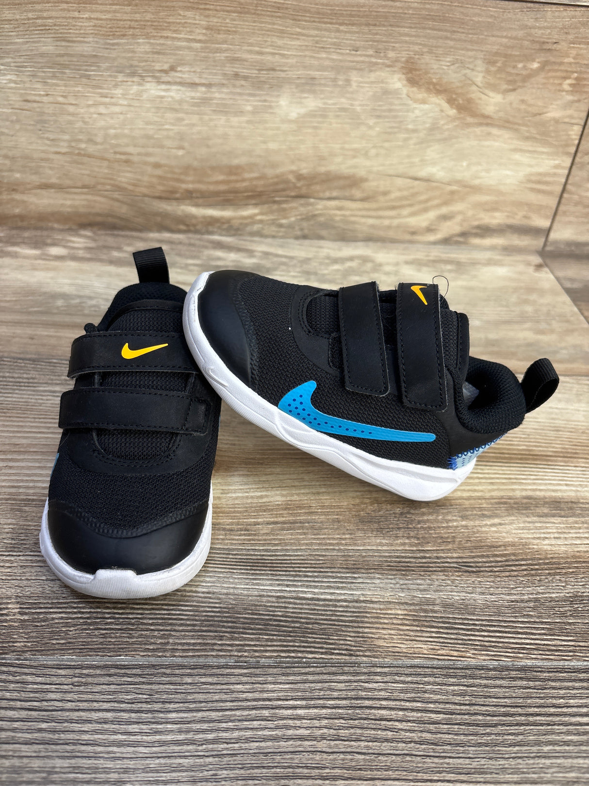 Nike Omni Multi-Court Sneakers Black sz 7c