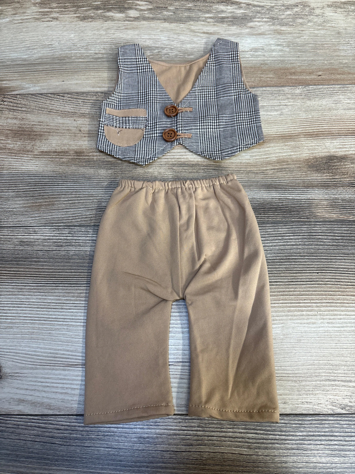NWOT Gentleman's Plaid Vest and Pants 2pc Photography Set Beige sz Newborn