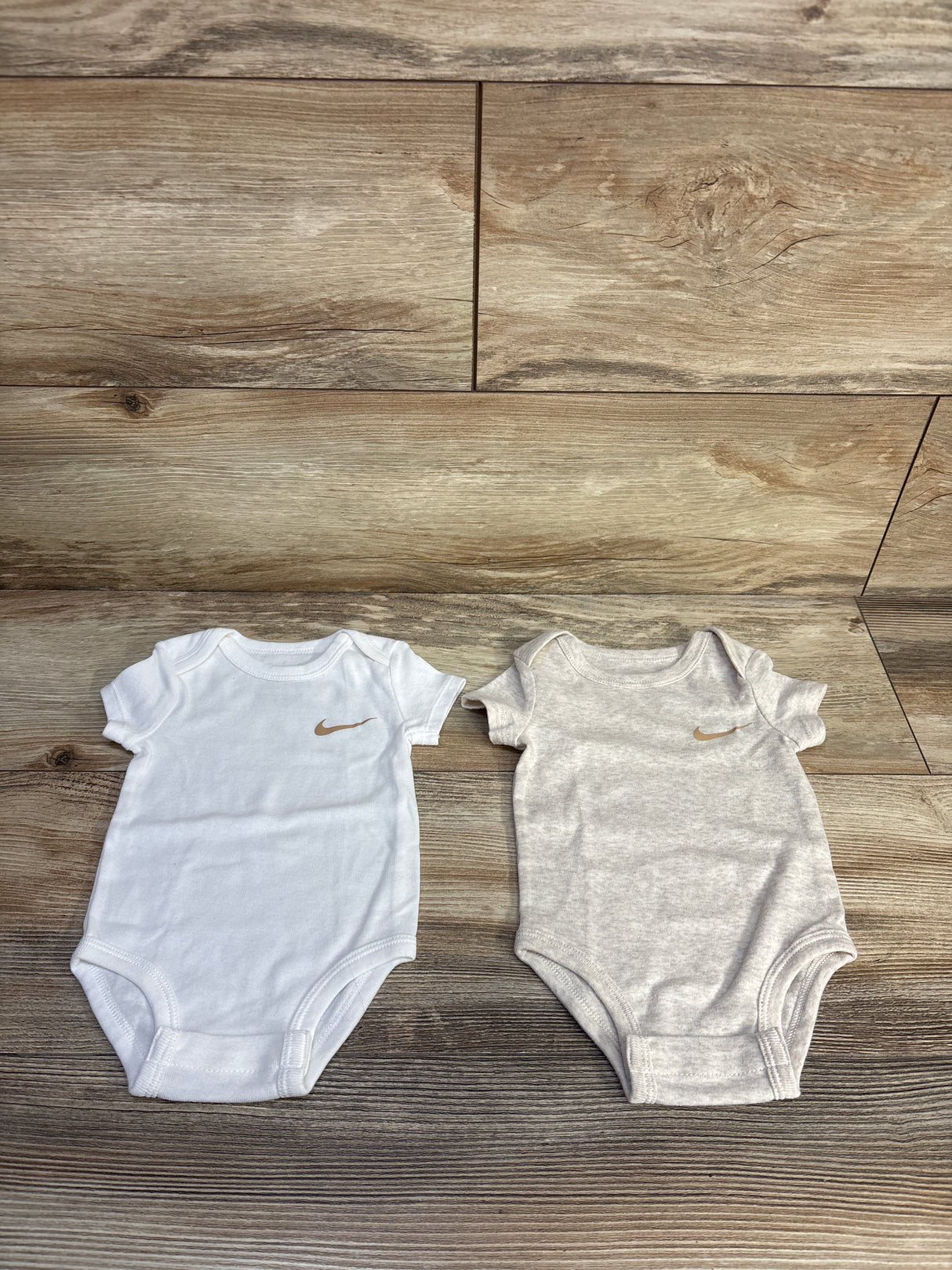 Nike 2pk Bodysuits Beige sz 6m