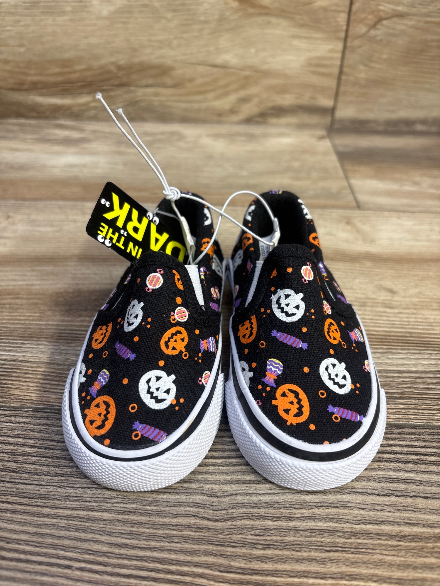 NEW Tommy Bahama Glow in The Dark Halloween Sneakers Black sz 5c
