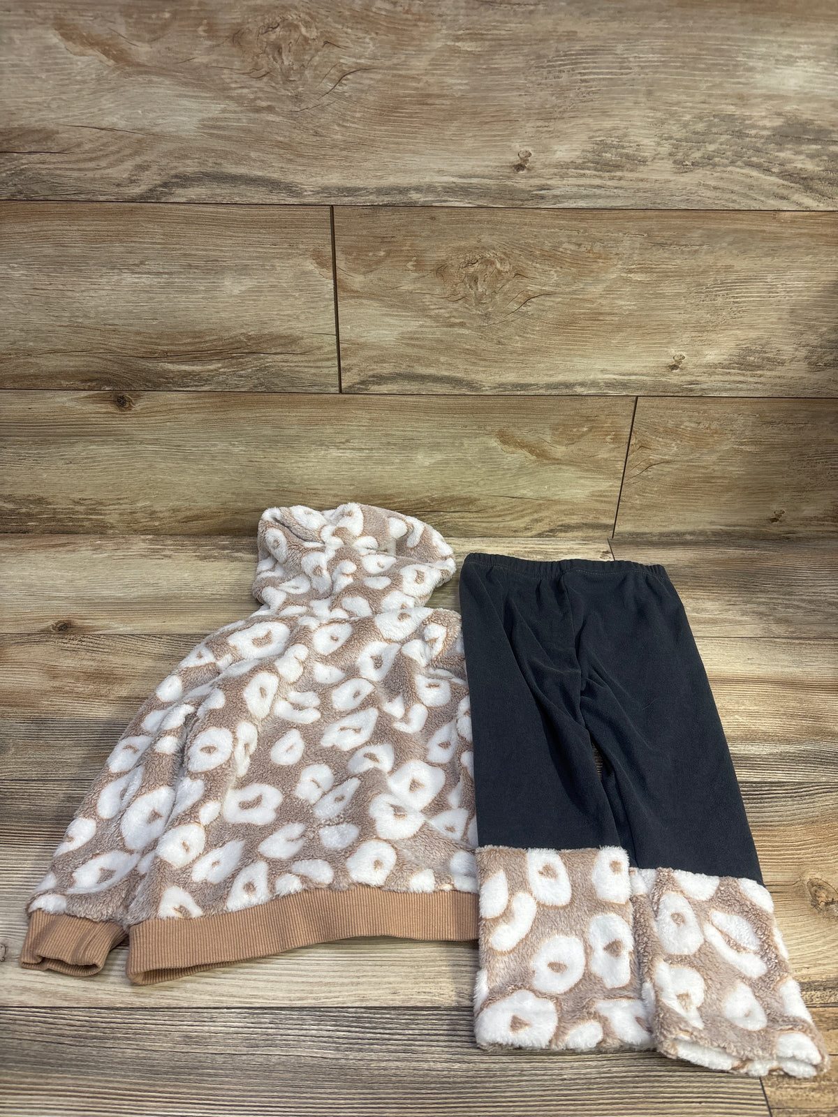 Plush 2pc Pullover Sweatshirt & Pants Set Tan sz 2-3T