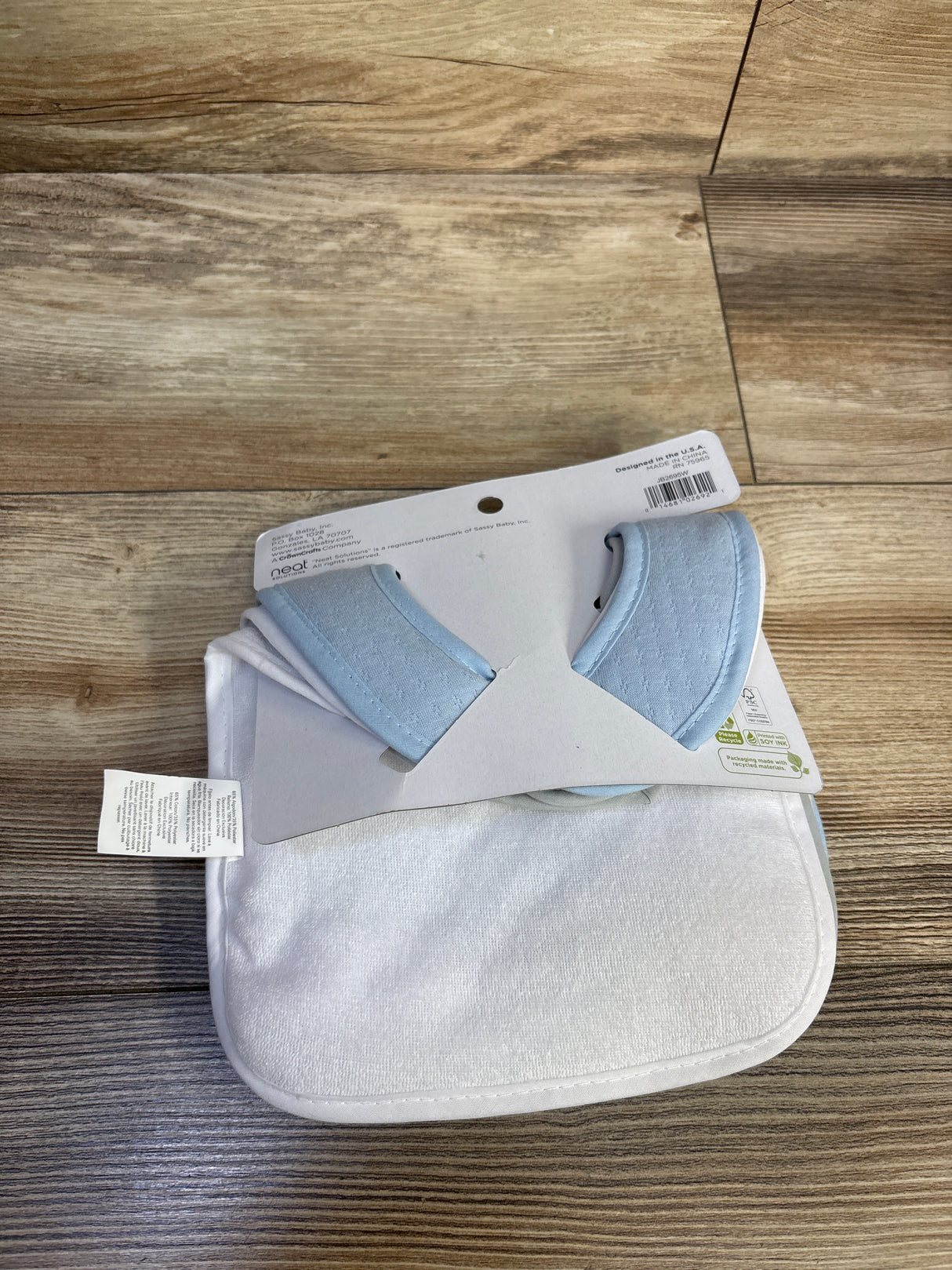 NEW Neat Solutions 4pk Infant Bibs