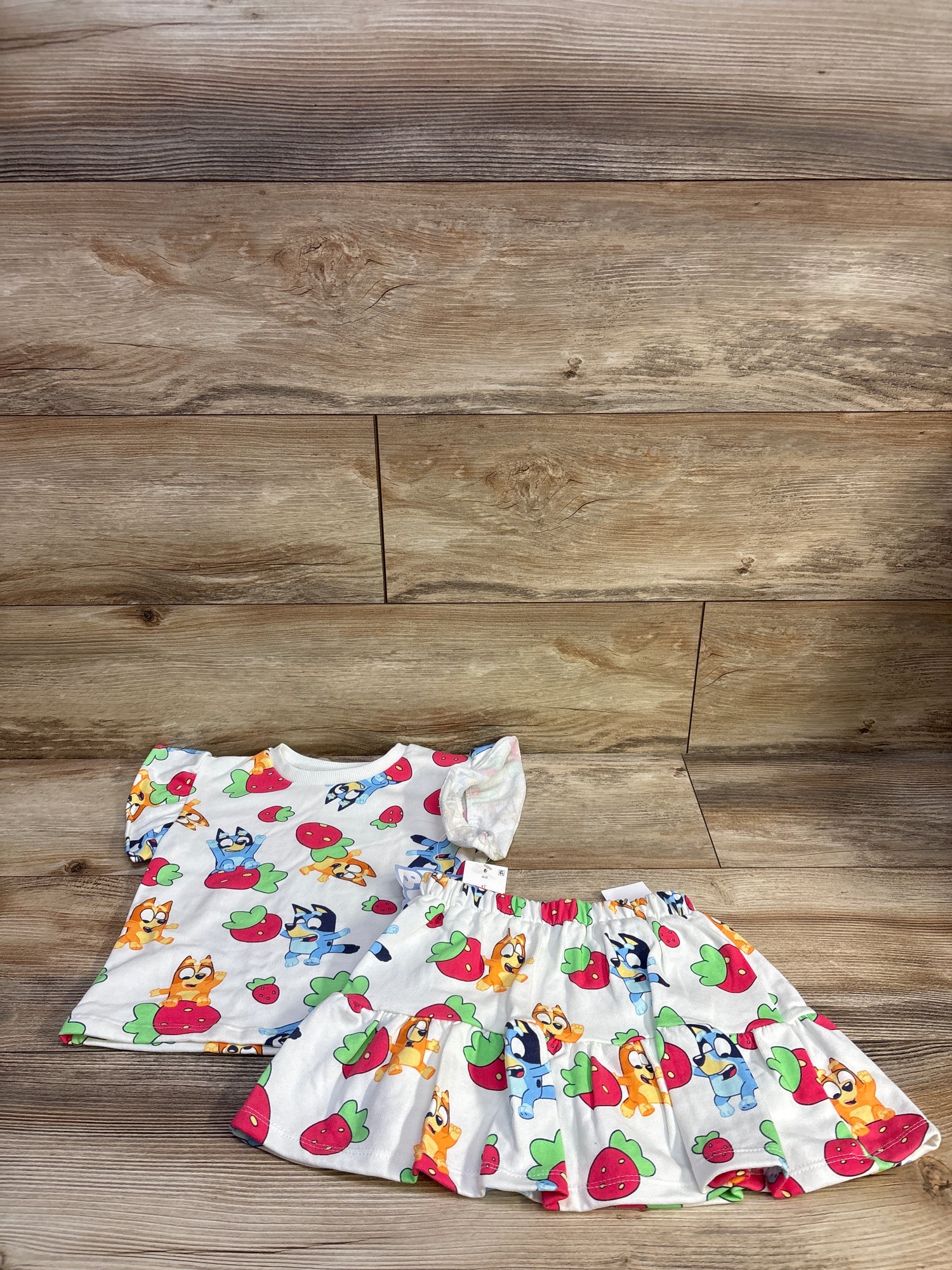 NEW Bluey 2pc Bluey Strawberry Top & Skort Set White sz 4T