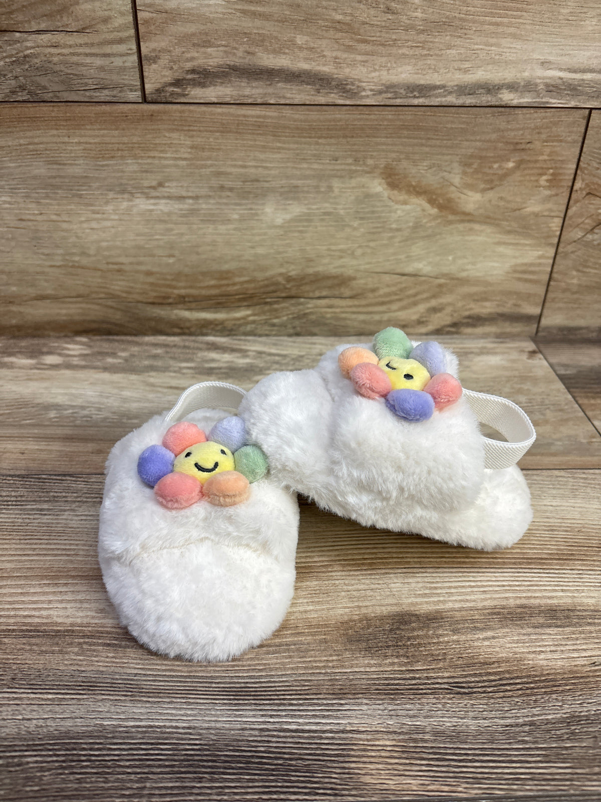 NEW Cat & Jack Avi 3D Flower Slippers White sz 5/6c
