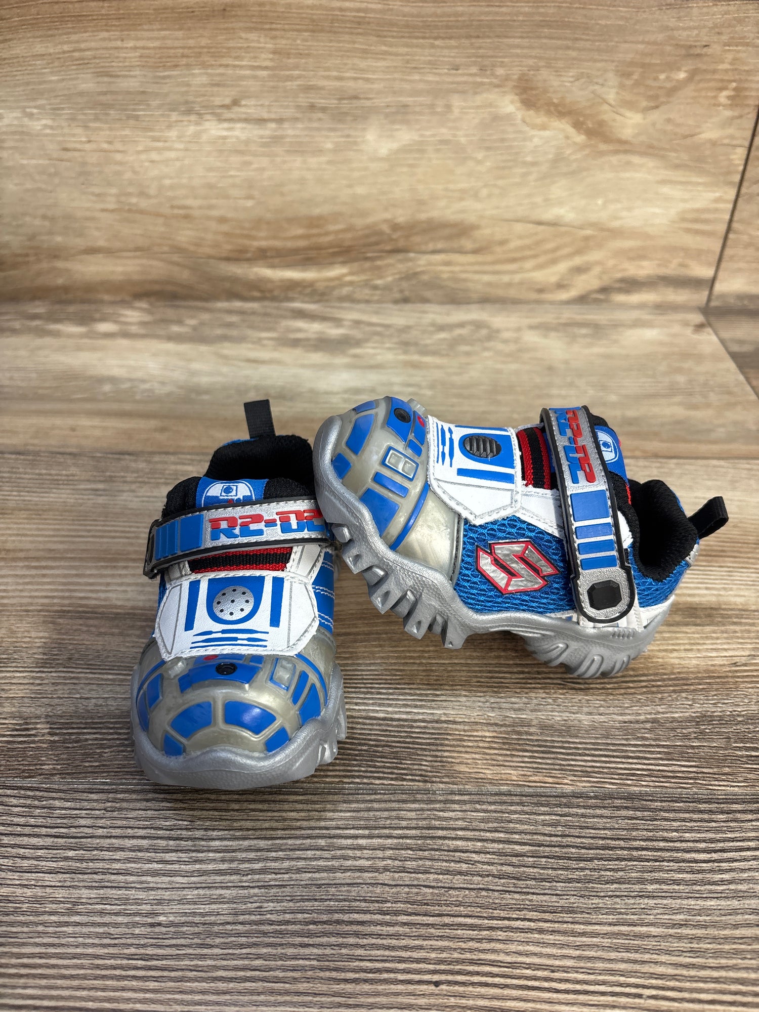 NWOT Star Wars x Skechers R2-D2 Light Up Shoes Blue sz 5c