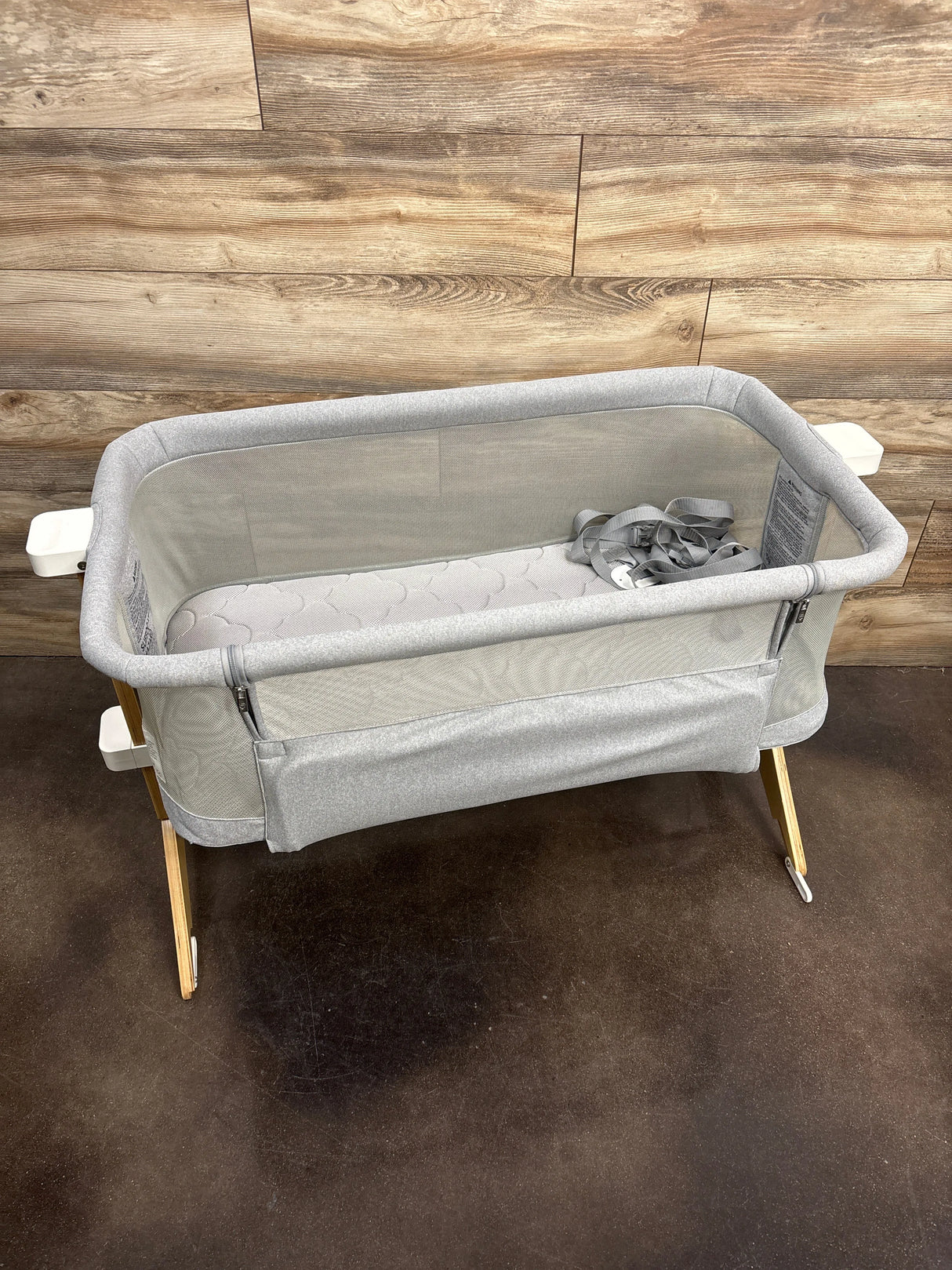 Newton Bassinet & Bedside Sleeper in Grey - Me n Mommy To Be