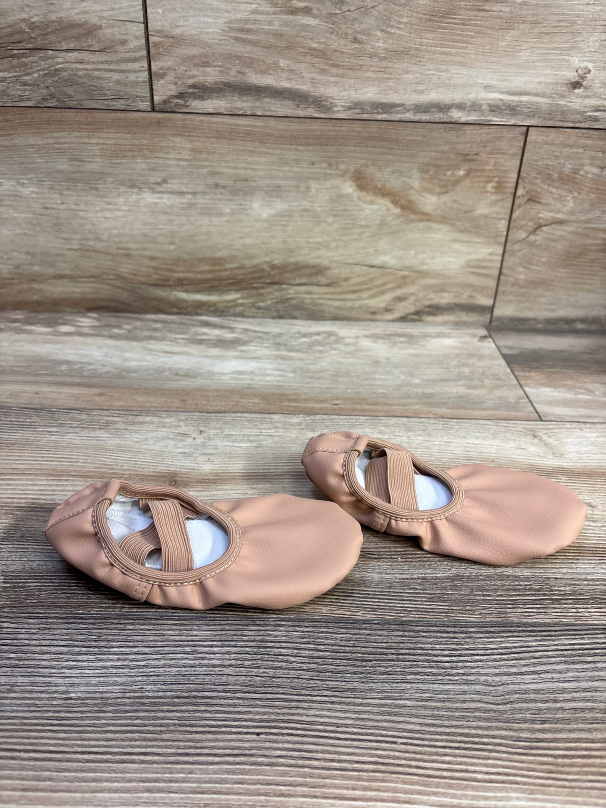 Yiwu Soft Ballet Shoes Beige sz 8/9c