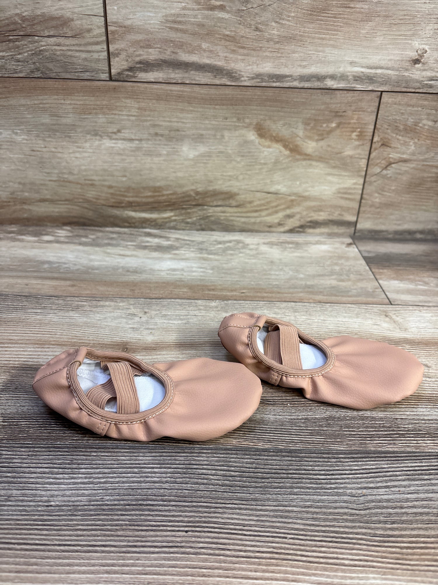 Yiwu Soft Ballet Shoes Beige sz 8/9c