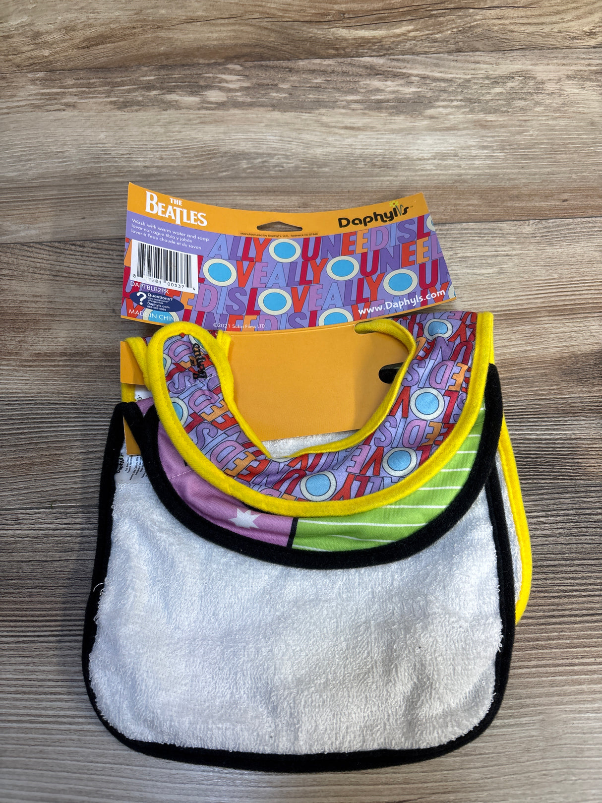 NEW Daphyl's The Beatles Easy Clean Bibs 2pk 0m+