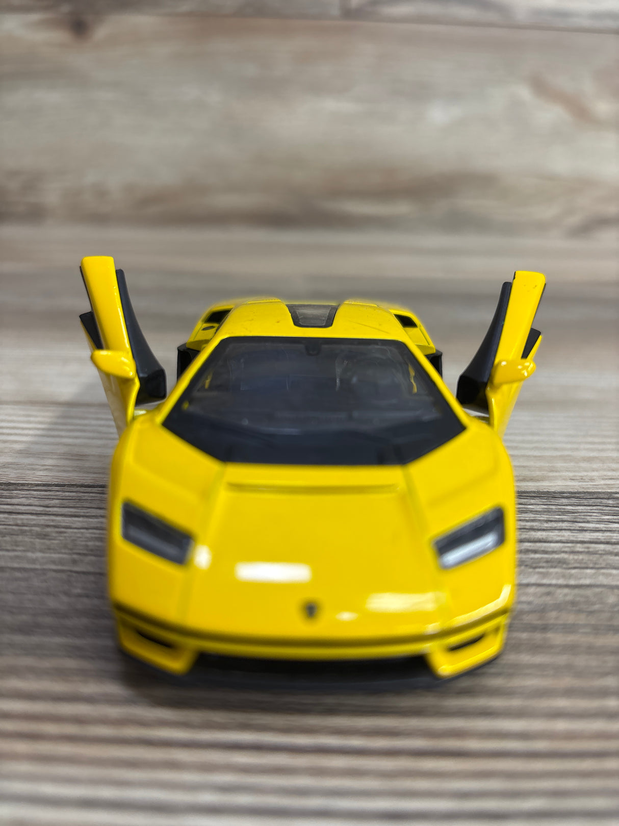 Kinsmart Lamborghini Countach - Yellow