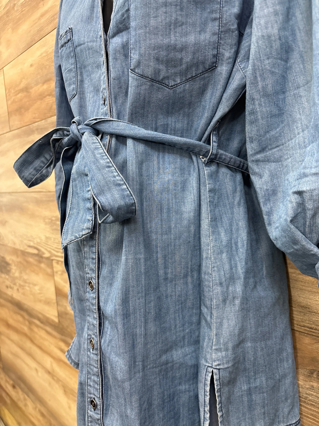 Motherhood Maternity Chambray Button Up Shirt Blue sz Large