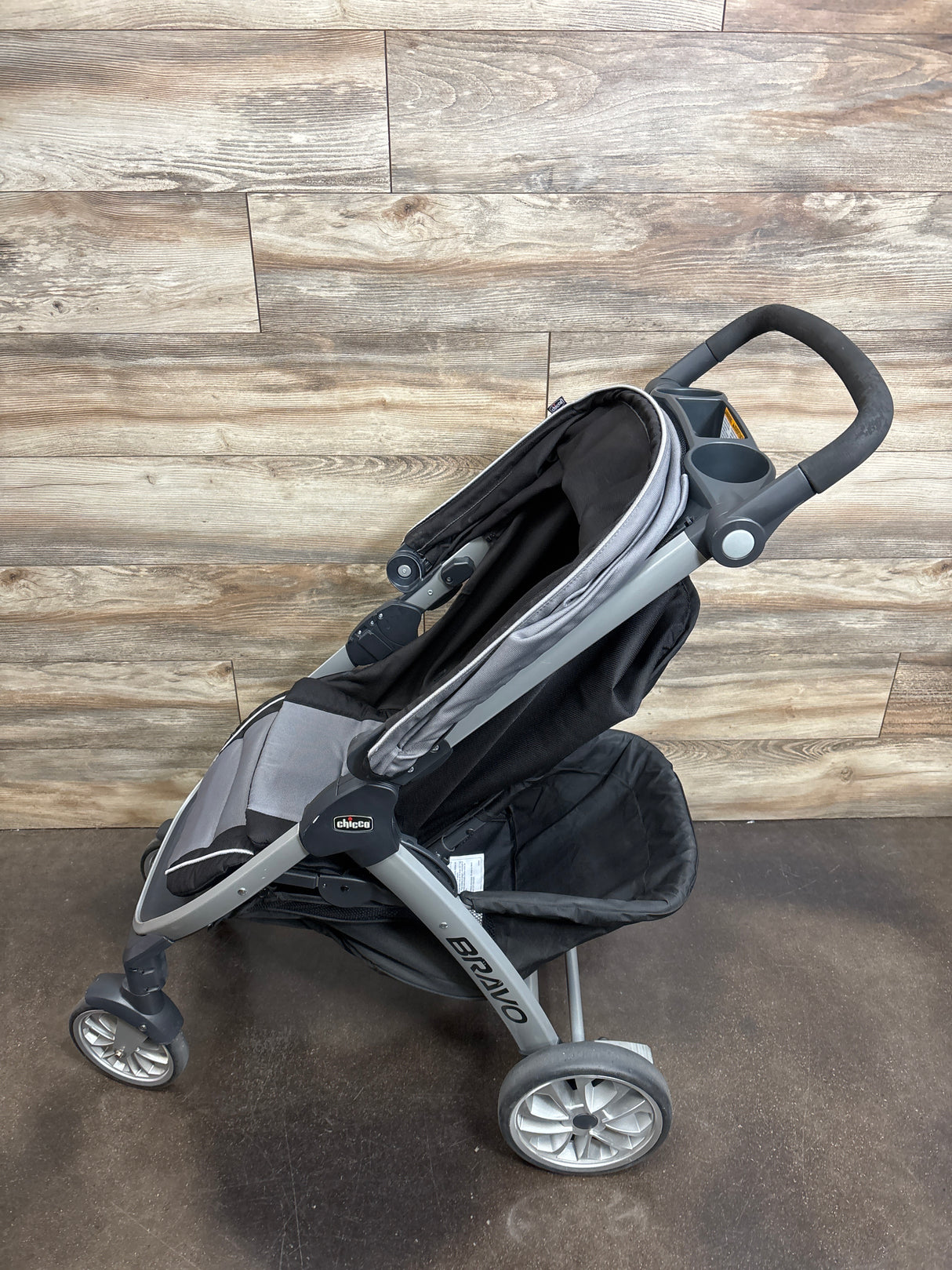 Chicco Bravo Quick-Fold Stroller in Pewter