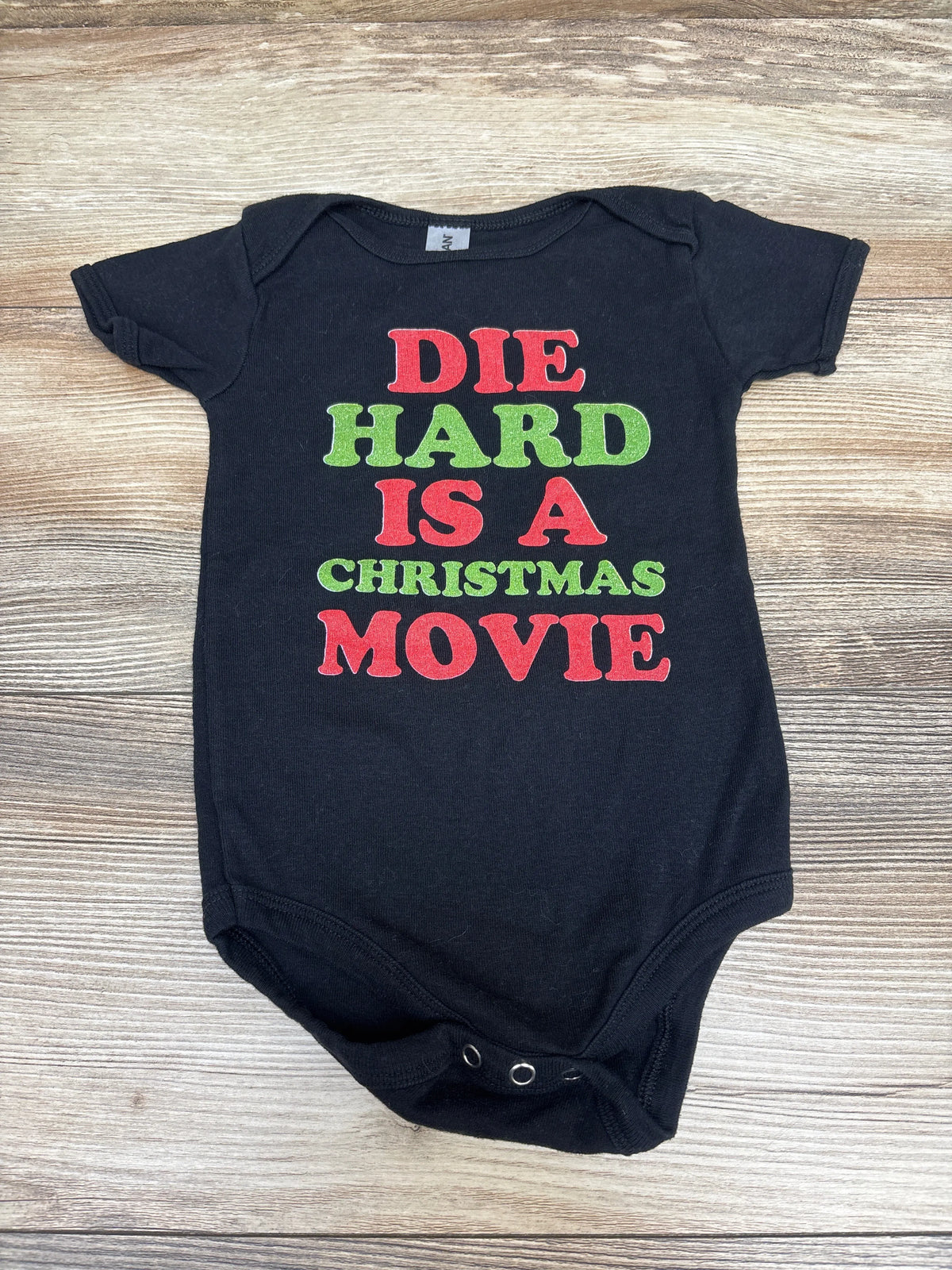 Gildan 'Die Hard is a Christmas Movie' Bodysuit Black sz 12-18m